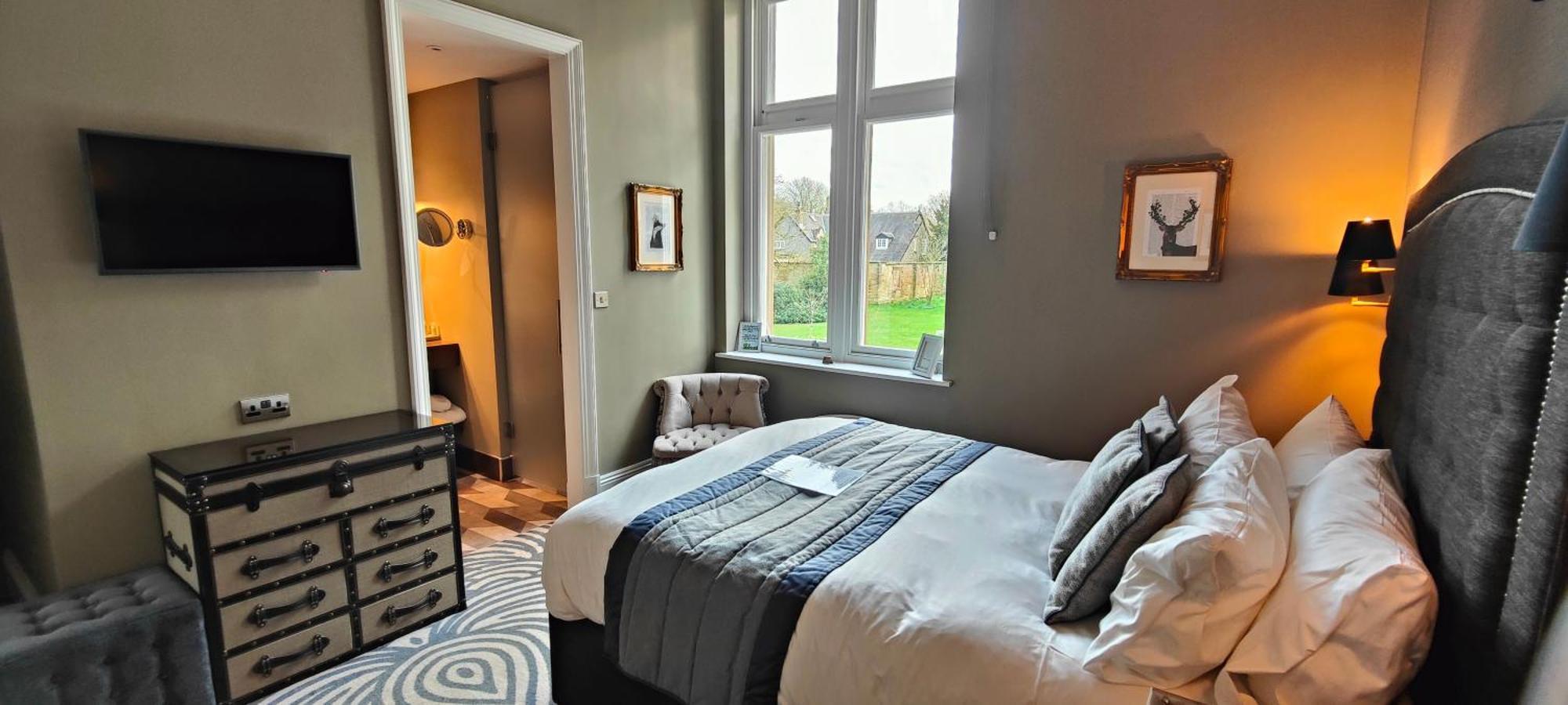 Oddfellows On The Park Cheadle  Exterior photo A bedroom at The Old Bank Hotel