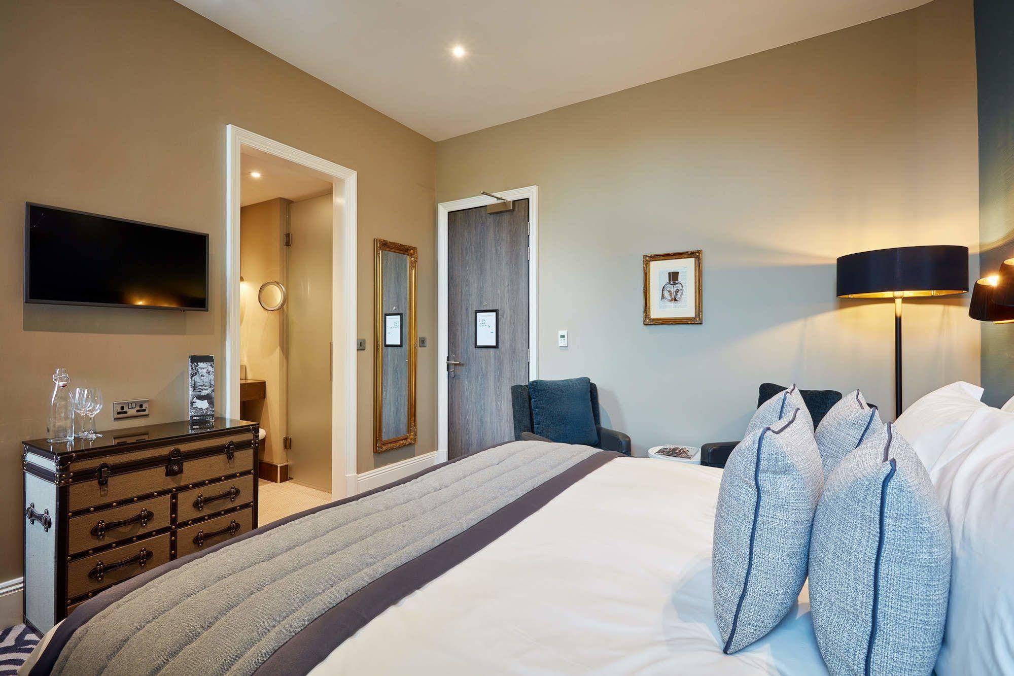 Oddfellows On The Park Cheadle  Exterior photo A bedroom at The Old Bank Hotel